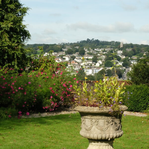 garden urn